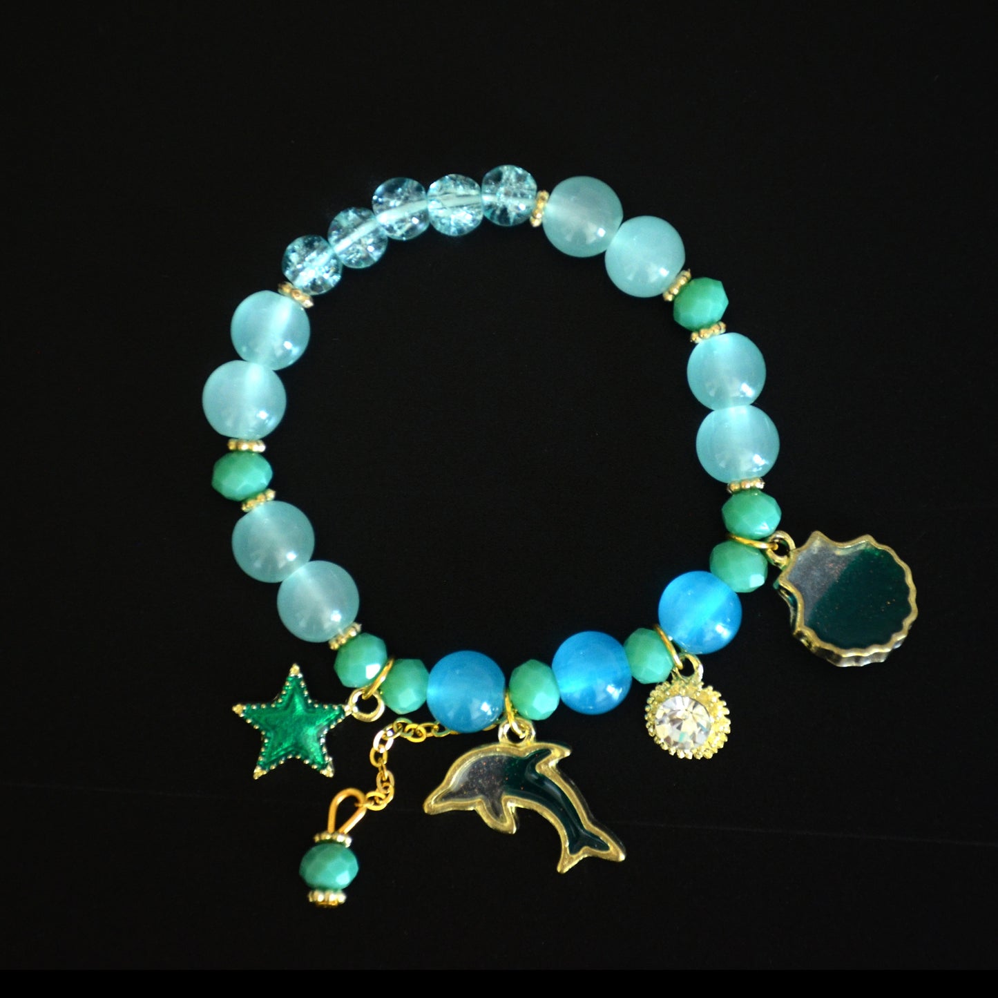 Ocean-Inspired Elastic Bracelet Dolphin Shell Charms Playful Multi-Layer